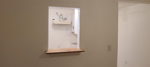 interior details featuring under cabinet range hood