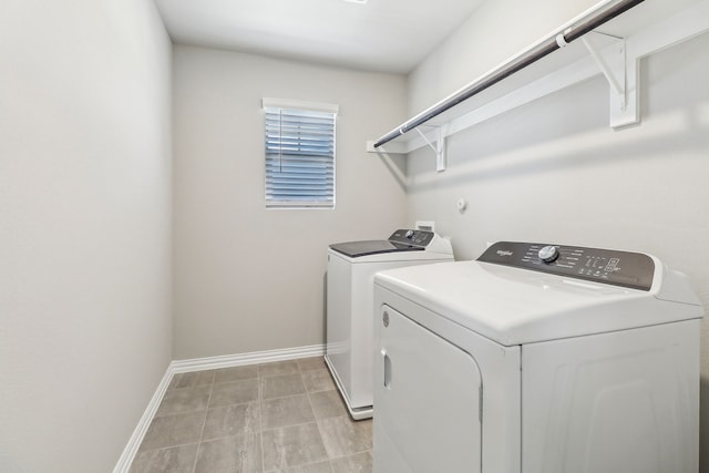 laundry area featuring washing machine and clothes dryer, laundry area, and baseboards