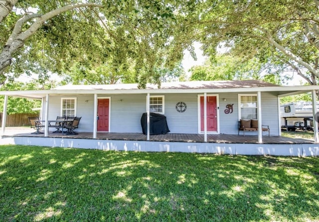 view of front of house featuring a porch and a front lawn