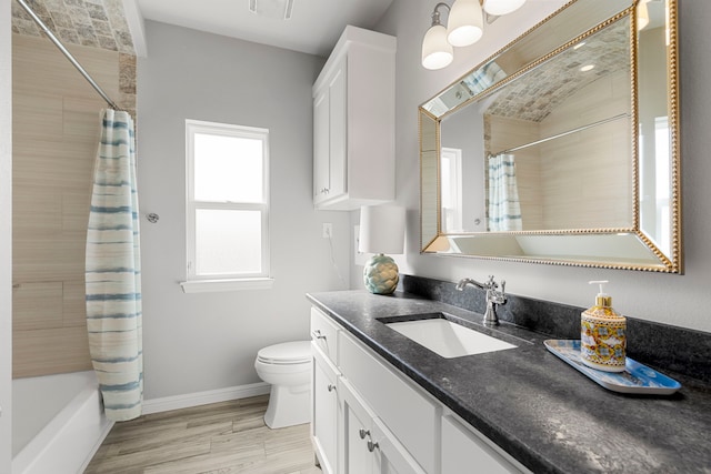 full bath featuring vanity, shower / bath combo with shower curtain, toilet, baseboards, and wood finished floors