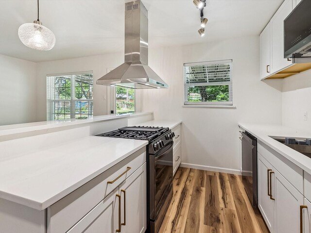 empty room with recessed lighting, a ceiling fan, and light wood-style flooring