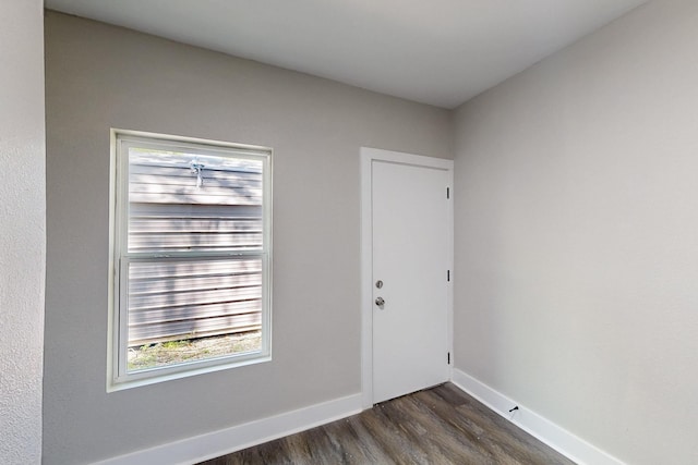 1500 W Collin, Corsicana, TX 75110 - entrance foyer featuring dark wood-style floors and baseboards