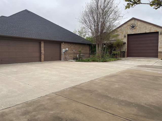 125 Rattling Antler Ct, Azle, TX 76020 - ranch-style home with a garage, roof with shingles, and driveway
