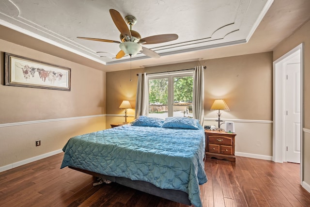 bedroom featuring hardwood / wood-style flooring, baseboards, and ceiling fan