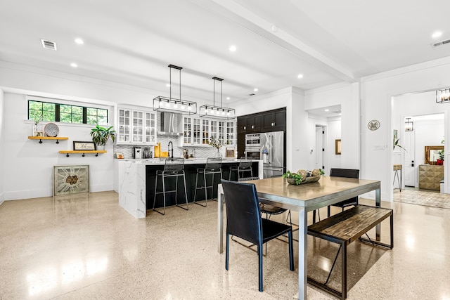 dining space featuring visible vents, light speckled floor, recessed lighting, and baseboards