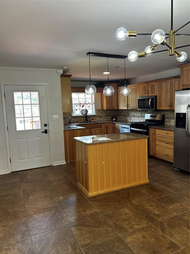 carpeted empty room with baseboards, ornamental molding, visible vents, and a chandelier