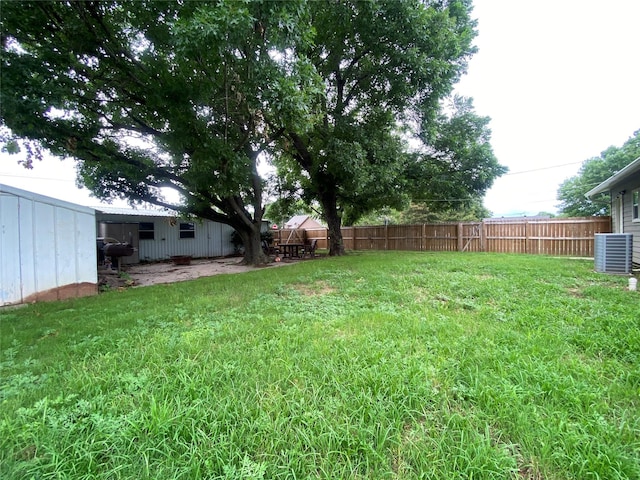 102 S Oak St, Paradise, TX 76073 - view of yard