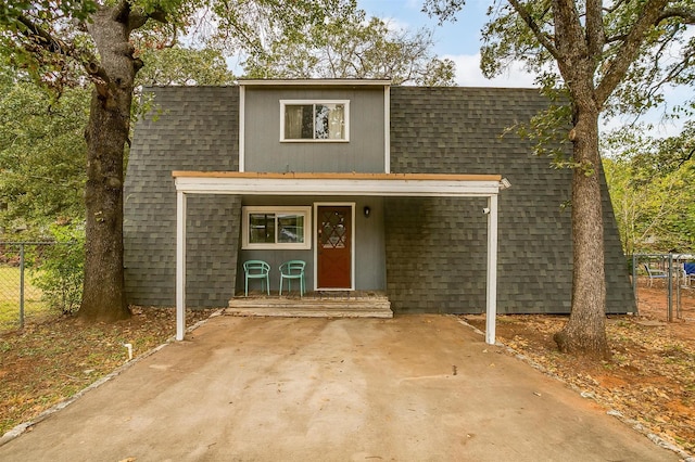 4306 Elmwood Ct, Granbury, TX 76049 - view of front facade featuring fence, covered porch, and roof with shingles