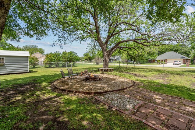 view of yard featuring a fenced backyard and an outdoor fire pit