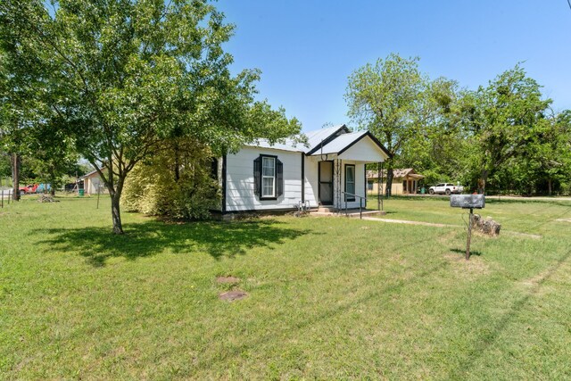view of front of property with a front lawn
