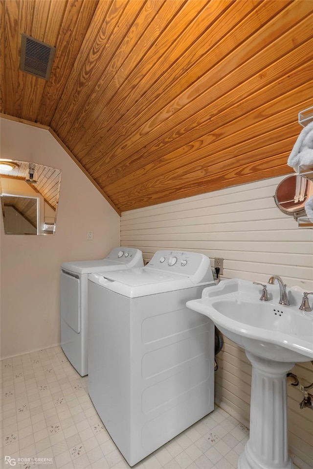 laundry room featuring visible vents, laundry area, independent washer and dryer, and wooden ceiling