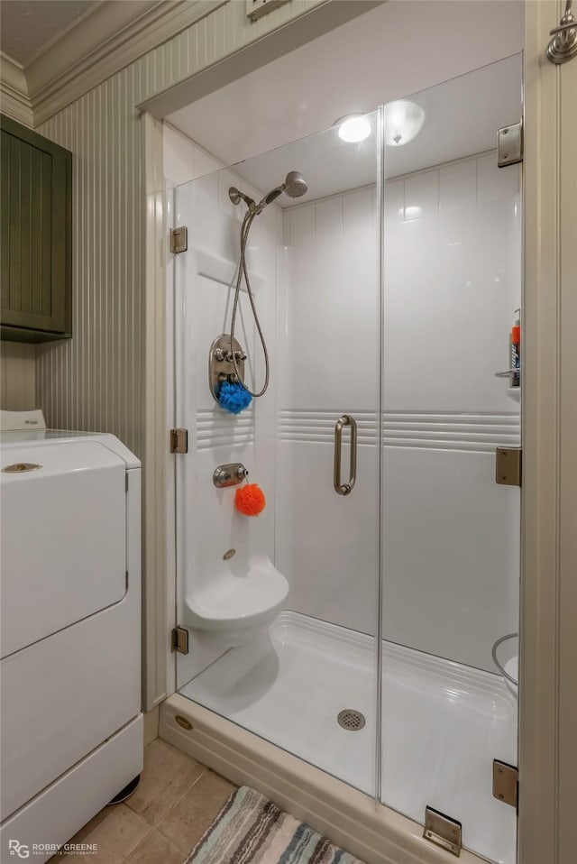 full bath with washer / clothes dryer and a stall shower