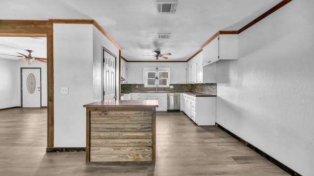 760 College Farm, Stephenville, TX 76401 - kitchen with visible vents, dark countertops, ceiling fan, and baseboards