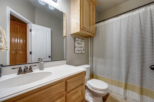 bathroom featuring a shower with shower curtain, toilet, and vanity