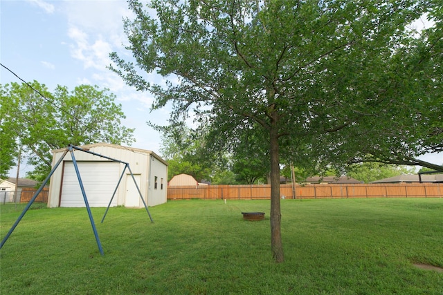 216 S Mesquite St, Muenster, TX 76252 - view of yard featuring a fenced backyard and an outbuilding