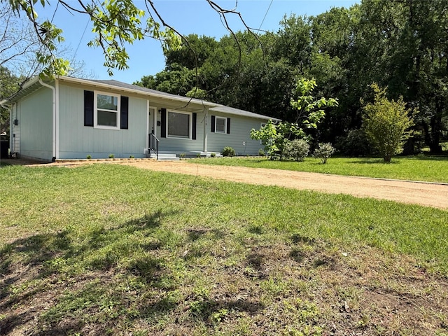 single story home featuring a front yard