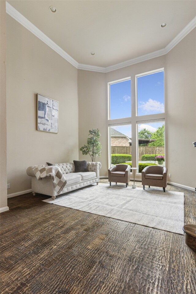 living room featuring crown molding, baseboards, carpet, and recessed lighting