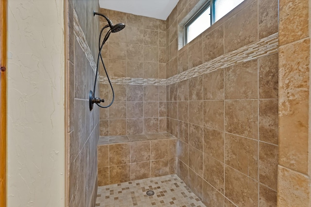full bathroom featuring tiled shower