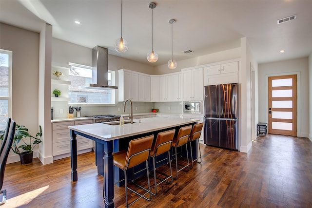 6702 Tyree St, Dallas, TX 75209 - kitchen with appliances with stainless steel finishes, a sink, extractor fan, open shelves, and a breakfast bar area
