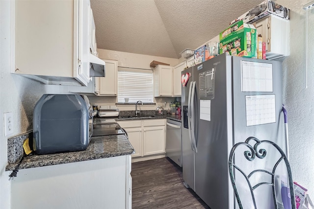 kitchen with a textured wall, dark wood-type flooring, a textured ceiling, a sink, and appliances with stainless steel finishes