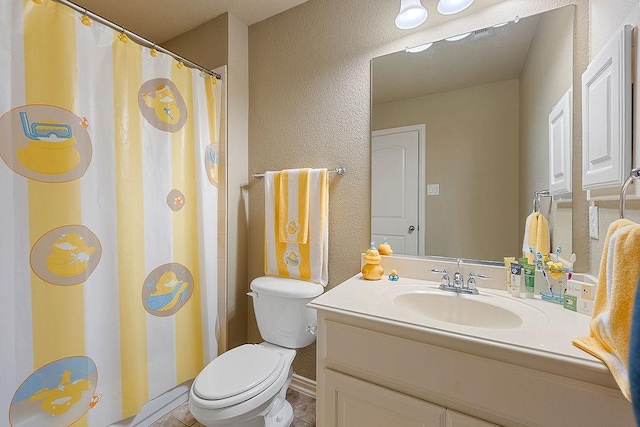 full bathroom with curtained shower, a textured wall, toilet, and vanity