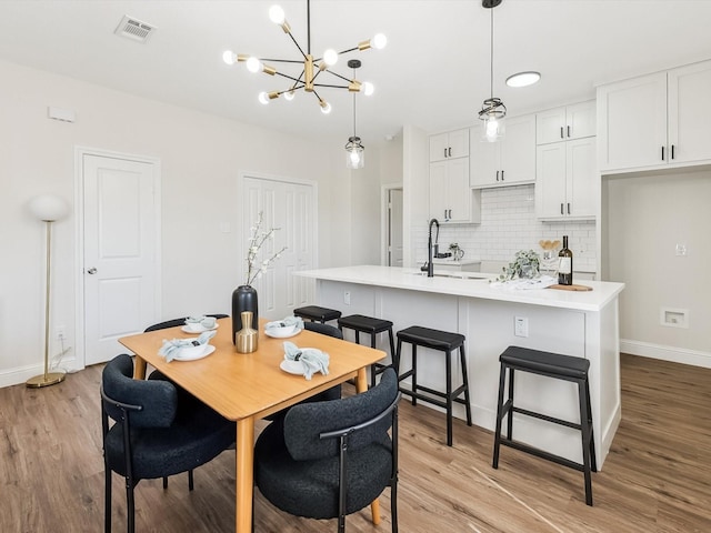 8008 W Elizabeth Ln, Fort Worth, TX 76116 - dining room featuring visible vents, light wood-style flooring, a chandelier, and baseboards
