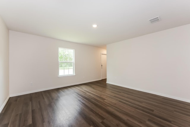 932 Dawson St, Waco, TX 76704 - empty room featuring visible vents, recessed lighting, dark wood-style floors, and baseboards