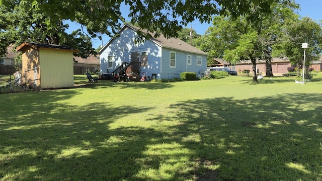 1130 Carver Ln, Irving, TX 75061 - view of yard featuring fence and an outdoor structure