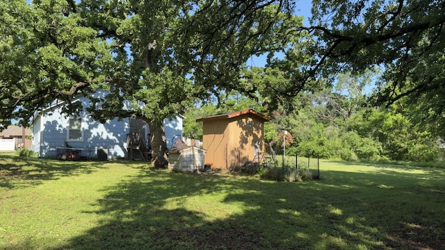1130 Carver Ln, Irving, TX 75061 - view of yard with an outbuilding and a storage shed