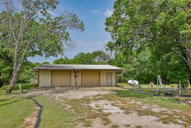 view of detached garage