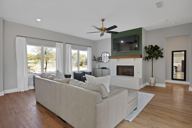 108 Grace View Rd, Weatherford, TX 76088 - living area with baseboards, visible vents, ceiling fan, and light wood-style flooring