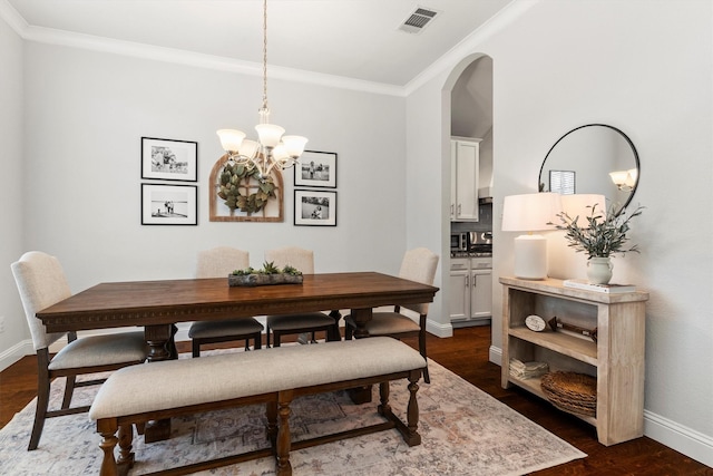 dining space featuring baseboards, ornamental molding, arched walkways, and visible vents