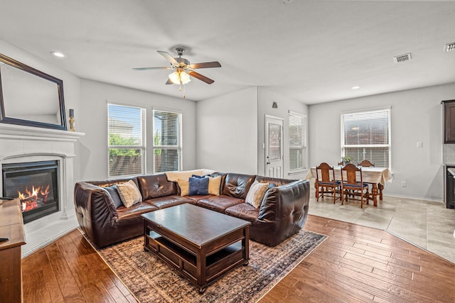 living area with light wood finished floors, recessed lighting, visible vents, and ceiling fan