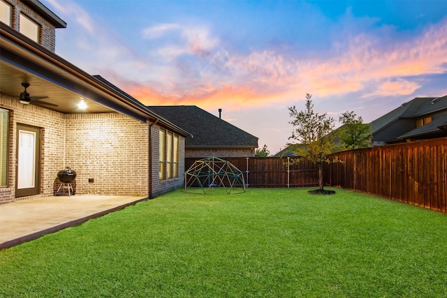 view of yard featuring a patio, a fenced backyard, and a ceiling fan