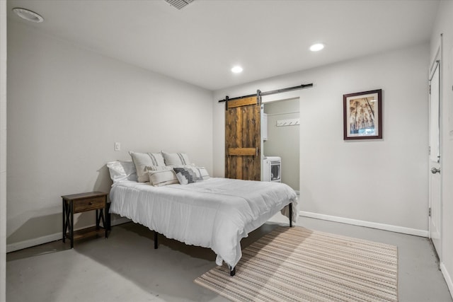 bedroom with baseboards, a barn door, recessed lighting, and finished concrete floors