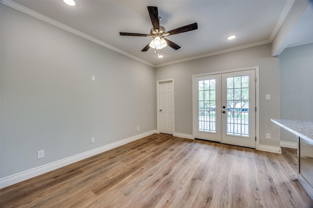entryway with a ceiling fan, light wood-style flooring, and baseboards