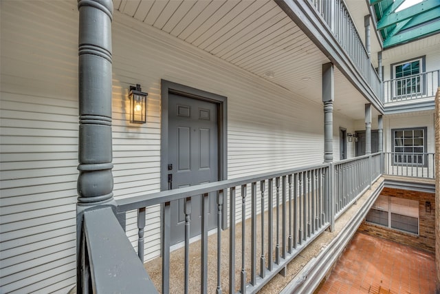 property entrance with covered porch