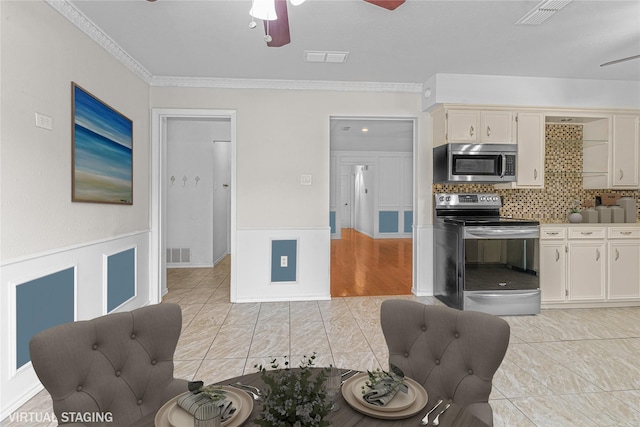 832 Ridgeview Dr, Burleson, TX 76028 - kitchen featuring ceiling fan, appliances with stainless steel finishes, and visible vents