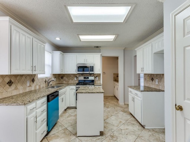 kitchen featuring white cabinetry, stainless steel appliances, a textured ceiling, and a sink
