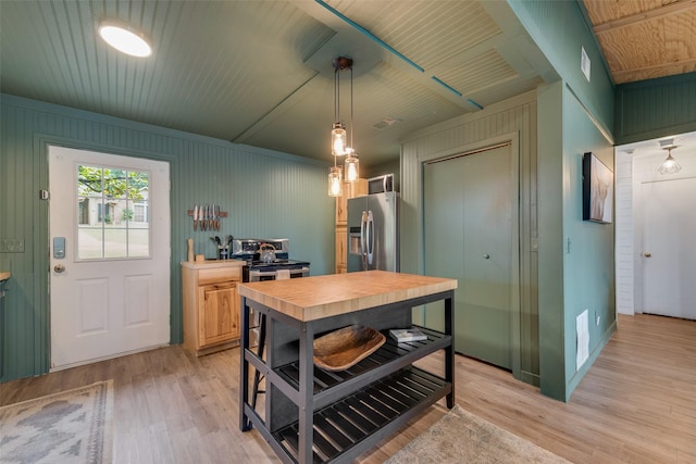 dining space featuring visible vents and light wood-style flooring