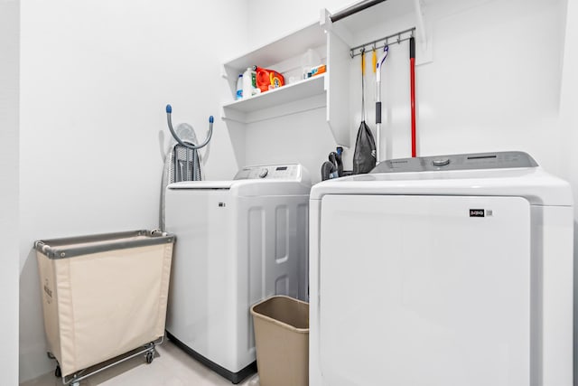 laundry room with laundry area and independent washer and dryer