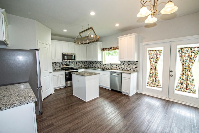 2811 W Washington St, Denison, TX 75020 - kitchen featuring a sink, an inviting chandelier, white cabinets, and stainless steel appliances