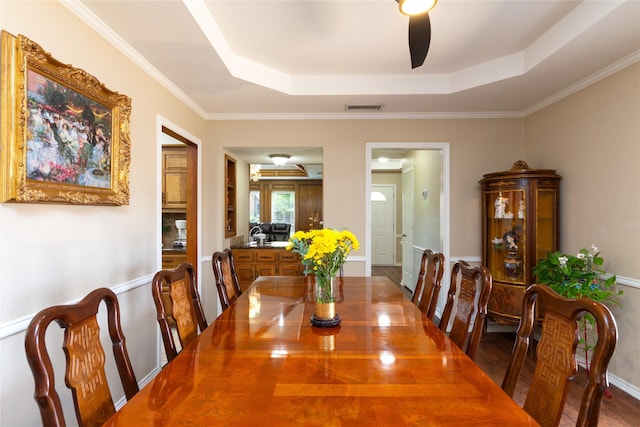 1515 Brighton Dr, Carrollton, TX 75007 - dining area featuring ornamental molding, visible vents, ceiling fan, and a tray ceiling