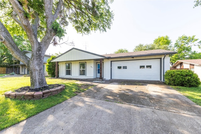 911 Prestwick Ln, Richardson, TX 75080 - ranch-style house with driveway, a front yard, and an attached garage