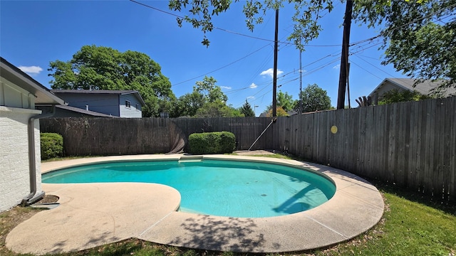 911 Prestwick Ln, Richardson, TX 75080 - view of pool with a fenced in pool and a fenced backyard