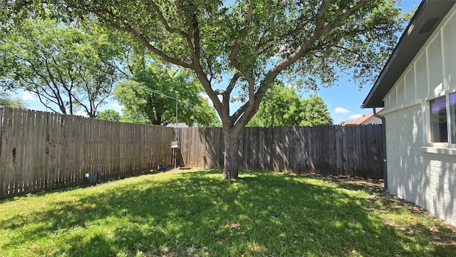 911 Prestwick Ln, Richardson, TX 75080 - view of yard featuring a fenced backyard