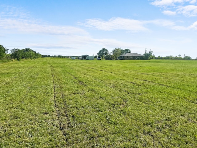 view of yard featuring a rural view