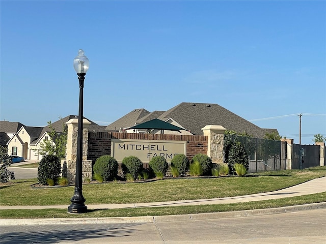 community sign with a lawn