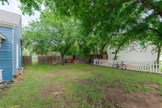 view of yard featuring a fenced backyard