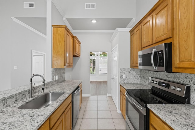 kitchen featuring crown molding, stainless steel appliances, visible vents, and a sink